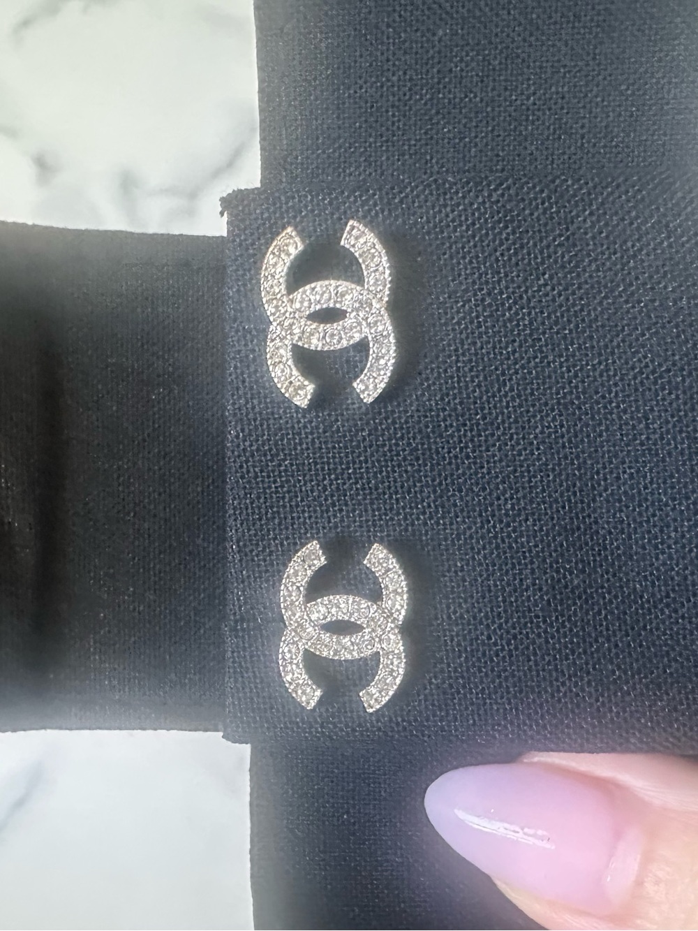 Chanel stud earrings - Picture 4 of 11